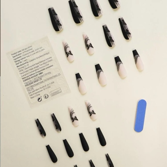 Fake nails - Picture 2 of 2